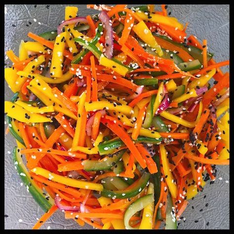 Julienne Salad, International Salads, Ble Recipes, Salad Lovers, Asian Salads, Julienne Vegetables, Burrata Recipe, Healthy Prepared Meals, Sautéed Veggies