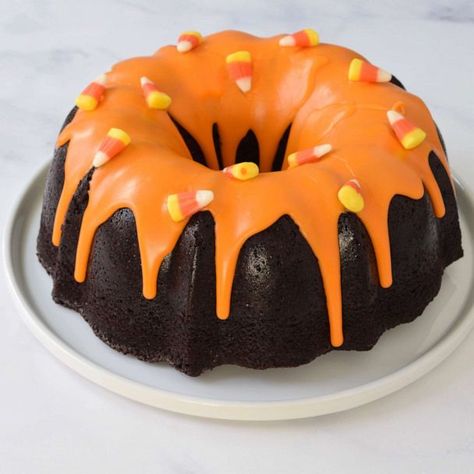 Spice up Halloween with this chocolate bundt cake with candy corn glaze | GMA Bundt Cake Decorations, Cake Decorating Halloween, Bundt Cake Glaze, Spice Bundt Cake, Halloween Desserts Easy, Chocolate Bundt, Spiced Chocolate, Mini Bundt Cakes, Corn Cakes