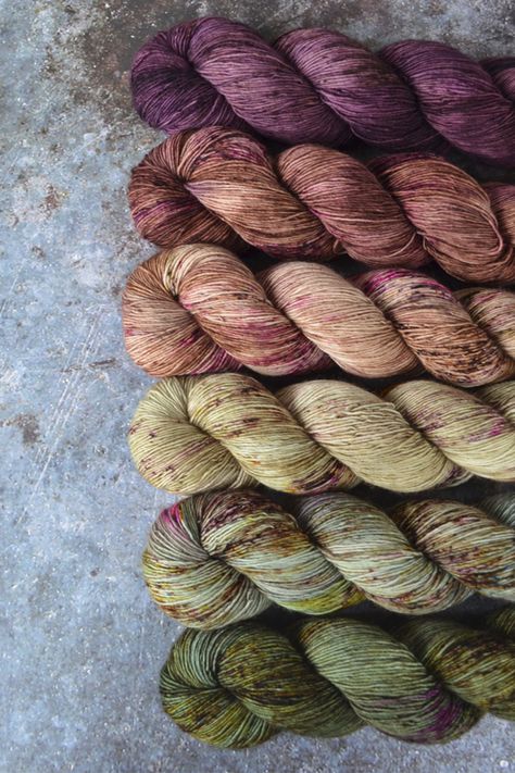 2020 Indie, Hand Dyed Yarn Inspiration, Yarn Color Combinations, Handdyed Yarn, Indie Dyed Yarn, Yarn Inspiration, Spinning Yarn, Yarn Stash, Art Yarn