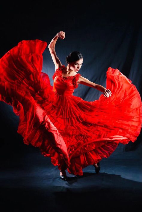 Flamenco Photography, Salsa Dance Photography, Flamenco Dancers Photography, Flamenco Aesthetic, Spanish Dances, Ballerina Poses, Women Dancing, Ballet Dance Photography, Spanish Dance