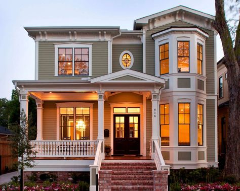 Victorian Style House Exterior - Home Decorating Trends - Homedit Porch Between House And Garage, Cozy Family Home Exterior, Modern Victorian Homes Exterior, Houses In The Woods, Modern Victorian Home, Bay Window Exterior, Scandinavian Exterior, Victorian Homes Exterior, Victorian Exterior