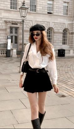 Paris Outfit Ideas Summer, Preppy Chic Outfits, Skirt Labuh, Paris Outfit Ideas, Dress Like A Parisian, Elegant Outfit Classy, Europe Outfits, Elegante Casual, Paris Outfits