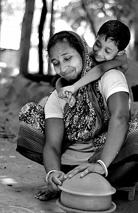 Mothers Love Photography, Mother Pictures Image, Village Mother Photography, Mother Love Pictures Beautiful, Mother Love Pictures, Mother Photography Indian, Jessore Bangladesh, Mothers Photography, Mother Pic