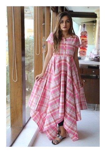 Couture, Muslim Fashion Dress Simple, Pink Attire, Casual Gowns, Casual Frocks, Pink Checkered, Simple Gowns, Simple Kurti Designs, Designer Kurti Patterns