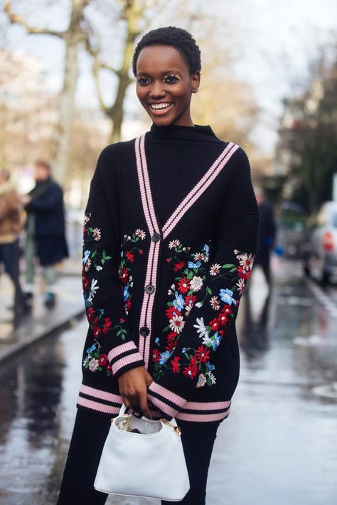 Layer up, not only wearing your cardigan as a dress, but also layering it over a slim turtleneck and tights. How To Style A Cardigan, Fashion Layering, Sweater Trends, Model Street Style, Classic Cardigan, Layered Fashion, Looks Street Style, Style Inspiration Fall, Street Style Trends