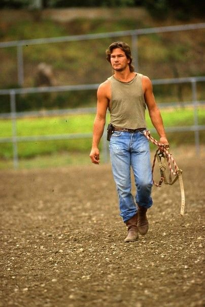 Patrick Swayze at home.. Outfit Ideas For Man, Country Music Outfits, Patrick Swazey, Patrick Swayze Dirty Dancing, Lisa Niemi, Country Concert Outfit Ideas, Dirty Dancing Movie, Patrick Wayne, Concert Outfit Ideas