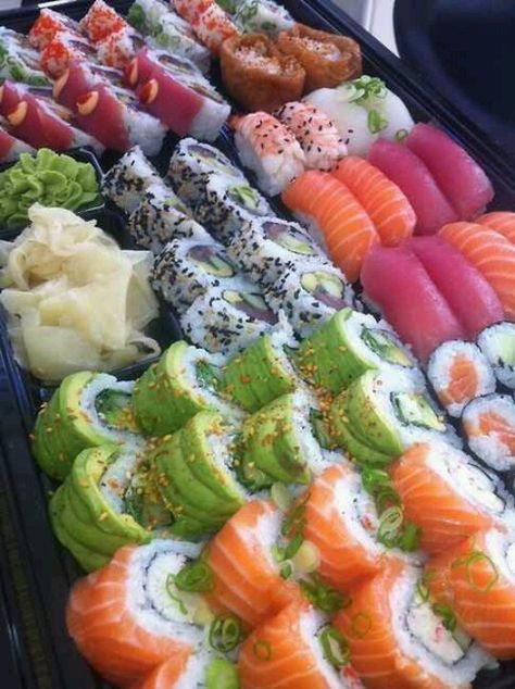 .sushi!  Everything except the cephalopods!  All of the sushi and the sashimi! Sushi Recipes, Sushi Rolls, Koreansk Mad, Koreansk Mat, Läcker Mat, God Mat, Deilig Mat, Think Food, Sashimi