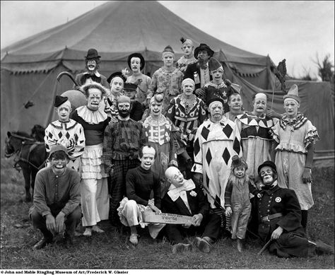 back-then:  21 Clowns, 1905.  At the Ringling Brothers Circus.  Photo by Frederick Glasier. Cirque Vintage, Vintage Circus Costume, Victorian Circus, Vintage Circus Photos, Circus Photography, Ringling Brothers Circus, Creepy Circus, Circus Vintage, Old Circus
