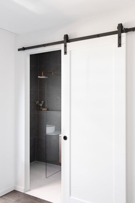 15 Tiny Ensuite Ideas to Encourage Spaciousness | ABI Interiors UK Small Shower Toilet Room, Small Ensuite Design, Tiny Toilet Room, Tiny Ensuite Ideas, Bathroom Ideas Narrow, Light Bathroom Ideas, Long Narrow Bathroom Ideas, Small Ensuite Shower Room, Bathroom Ideas Light