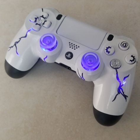 Cool Ps4 Controllers, Control Ps4, Ps4 Controller Custom, Ps4 Controller Skin, Orange Led Lights, Custom Controller, Gamer Setup, Playstation Controller, Controller Design