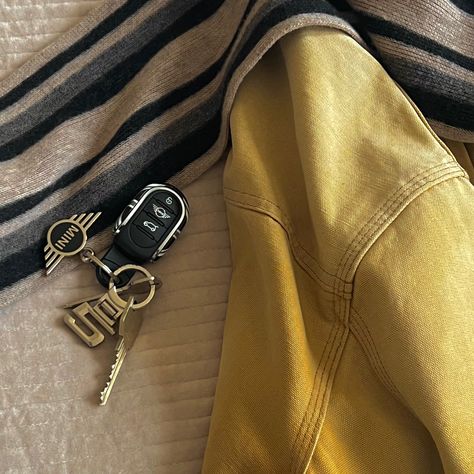 mini cooper keys autumn aesthetic Mini Cooper Aesthetic, Aesthetic Car Keys, Car Keys Aesthetic, Mini Cooper Key, Moon Moodboard, Cooper Aesthetic, Gemini Moon, Widget Iphone, Cooper Car