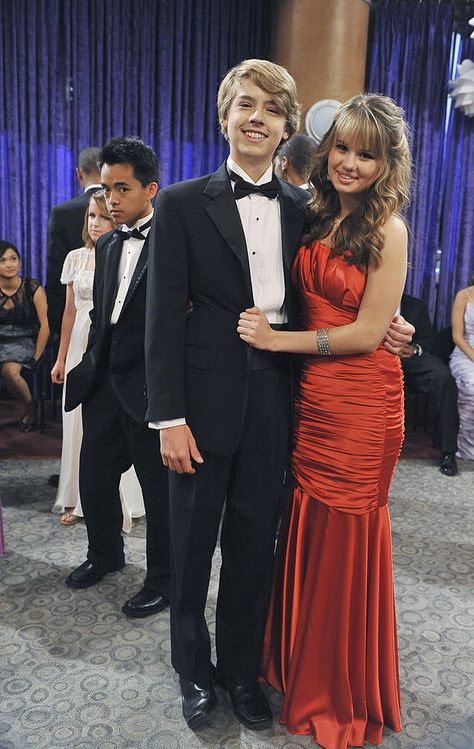 Disney Channel's "The Suite Life On Deck" - Season Three Debby Ryan And Cole Sprouse, Cody Sprouse, Sweet Life On Deck, Suite Life On Deck, Suit Life On Deck, Old Disney Shows, Old Disney Channel Shows, Sprouse Twins, Cole M Sprouse