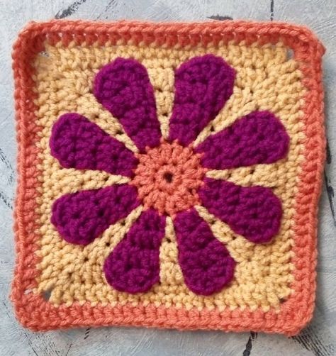 Crochet Daisy Flower Charity Square pattern (see Ravelry) Red Heart With Love  yarn #daisy #crochet #blanket #square #crochetersofinstagram Patchwork, Daisy Square Crochet Pattern, Daisy Square Crochet, Yarn Daisy, Daisy Crochet Blanket, Crochet Blanket Square, Daisy Square, Crochet Flower Granny Square Pattern, Granny Square Pattern Free