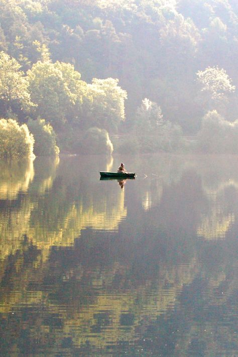 Ponds, Muddy Aesthetic, Daily Walks Aesthetic, Outside Aesthetic, Belle Nature, Peaceful Living, To Infinity And Beyond, The Outdoors, Belle Photo