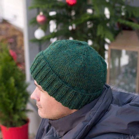 Men's Knitted Hats Free Pattern, Men’s Knit Hat Pattern Free, Knitted Hat Patterns Free Women, Mens Hat Knitting Pattern, Mens Hat Pattern, Ponytail Hat Pattern, Mens Beanies, Whimsical Crochet, Mens Knit Beanie