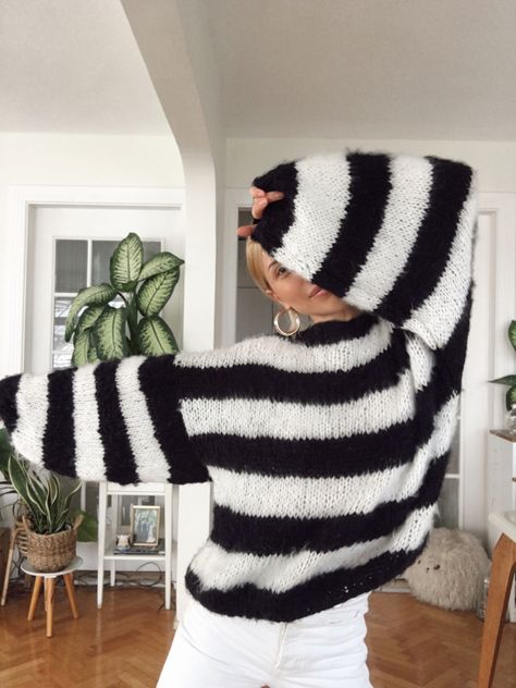 Black And White Striped Knit Sweater, Black And White Knitted Sweater, Wool Sweater Aesthetic, Grey Knitted Sweater Outfit, Knitting Jumper, Striped Sweater Outfit, Mohair Jumper, Skandinavian Fashion, Bridal Sweater