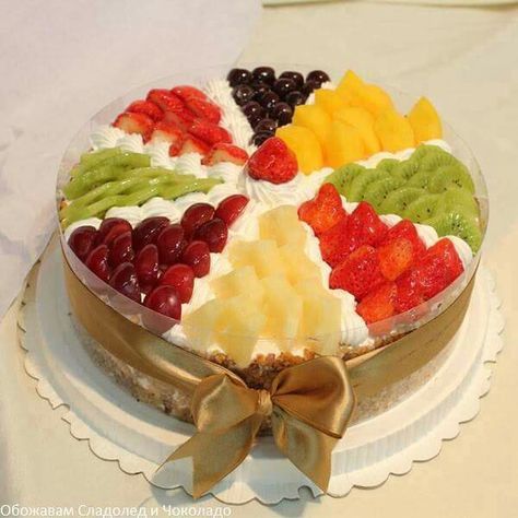 Fruits cake. Delicious! Mixed Fruit Cake Design, Mix Fruit Cake Design, Birthday Cake With Fruit Decoration, Mix Fruit Cake Decoration, Fresh Fruit Cake Decoration, Fruit Cake Decoration, Fruit Topped Cake, Cake Decorated With Fruit, Fruits Cake