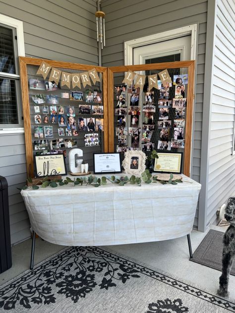 High School Graduation Display Table, Picture Collage For Graduation Party, Grad Card Table Ideas, Diy Grad Party Card Box Ideas, Country Themed Centerpieces, Classy Graduation Party Decorations, Dual Graduation Party Ideas, Grad Party Aesthetic Ideas, Grad Table Ideas