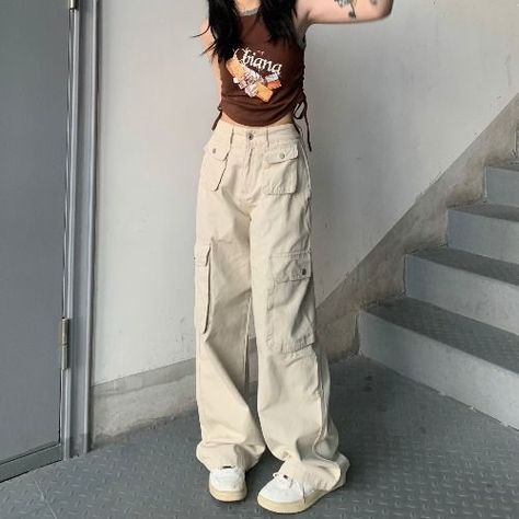 Cargo Pant Aesthetic Outfit, Cargo Pants Different Colors, Cargo Pants High Waist, Cargos High Waist, High Waisted Cargos, Cargo High Waist Pants, Wide Legged Cargo Pants, Cargo Pants Korean Style, Cute Fits Cargo Pants