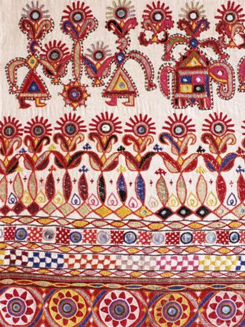 Rajasthan Textiles-Rabari Embroidery Vintage Embroidery, Patchwork, Tela, Kutch Gujarat, Kutch Work, Indian Patterns, Embroidery Patterns Vintage, Indian Textiles, Embroidery Motifs