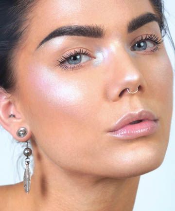 Ethereal Makeup Looks, Holographic Makeup, Look Rose, Magical Makeup, Unicorn Makeup, Linda Hallberg, Ethereal Makeup, Gold Beauty, Highlighter Makeup