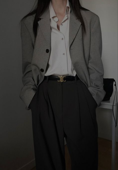 Mode Emo, Woman In Suit, Academia Outfit, Mode Costume, Elegante Casual, Woman Suit Fashion, Tomboy Outfits, Tomboy Style Outfits, Elegantes Outfit