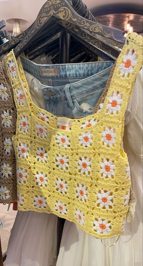 White Crochet Top Outfit Summer, Crochet Preppy Top, Crochet Flower Clothes, Daisy Granny Square Top, Crochet Flower Tank Top, Yellow Crochet Dress, Spring Crochet Tops, Crochet Flowers Top, Crochet Spring Tops Free Pattern