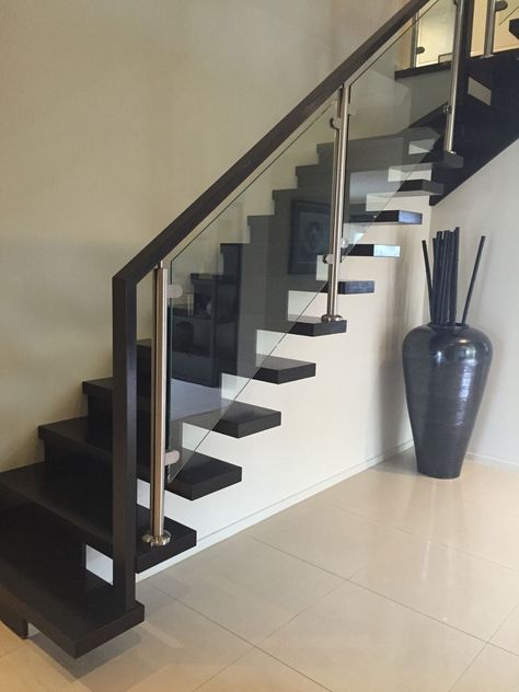#stairs #staircase #interiordesign #stairdesign House Railing Design, Staircase Design Black, House Railing, Steel Railing Design, Rustic Stairs, Iron Door Design, Iron Stair Railing, Stair Railing Design, Duplex Design