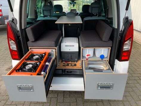 MICA Camper box with seating, kitchen and bed modules!- 3DotZero Automotive BV Bil Camping, Berlingo Camper, Camper Van Kitchen, Kombi Van, Camper Box, Kangoo Camper, Minivan Camper Conversion, Mercedes Camper, Suv Camper