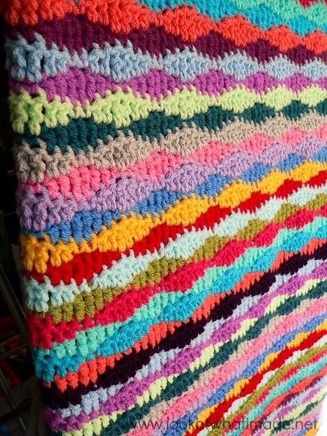 Free Crochet Patterns For Afghans Easy, Scrap Crochet Blanket, Colorful Blankets, Crochet Blanket Vintage, Temperature Blanket, Crochet Ripple, Crochet Blanket Designs, Easy Crochet Blanket, Crochet Blanket Afghan