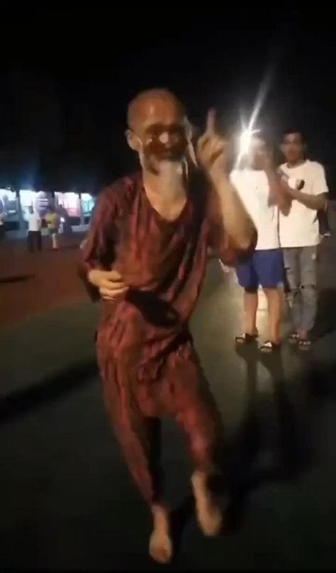 Hello, uncle! Dancing! Old Man Dancing Video, Happy Dance Gif Funny, Dancing Funny Videos, Grandpa Dancing, Old People Dancing, Dancing Videos Funny, Funny Dancing Videos, Old Man Dancing, Weird Dancing