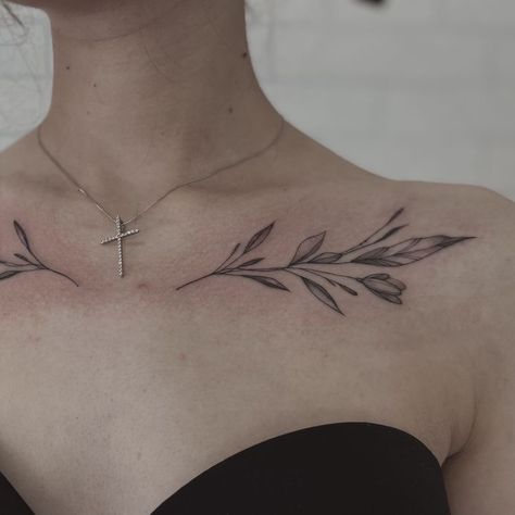 Clavicle Tattoos For Women, Under Collar Bone Tattoos, Tattoo Designs Skull, Tattoo Designs Floral, Tattoo Designs Black And White, Nature Tattoo Designs, Quote Tattoo Designs, Tattoo Designs Mandala, Tattoo Designs Watercolor