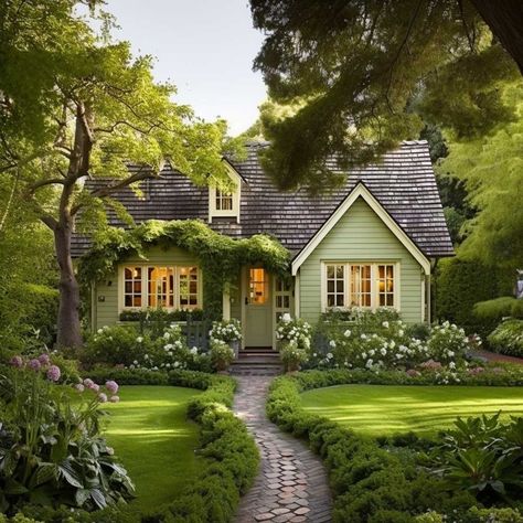 Exterior Vintage House, Two Story English Cottage, Cute Old Houses Exterior, Spring Cottage Exterior, Cute Cottage Home Exterior, Cozy House Exterior Small Cottages, Quaint Home Exterior, One Story Cottage Exterior, Small Cosy House Exterior