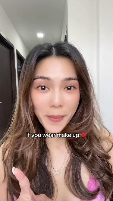 Elevate Your Everyday Look with This Must-Try Makeup Routine Clean Makeup Look Without Foundation Or Concealer, How To Make Makeup Not Cakey, Makeup Base Routine, Light Base Makeup, How To Get Smooth Base Makeup, Clean Base Makeup, Simple Base Makeup, How To Apply Base Makeup, Dewy Base Makeup