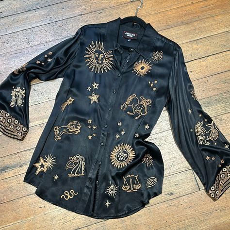 Johnny Was Workshop Nwot Constellation Kimono Sleeve Blouse Black And Embroidered Gold Kimonos, Star Catcher Tour Outfit, Queer Concert Outfit, Masculine Witchy Outfits, Masc Witch Outfit, Constellation Costume, Star Inspired Outfits, Rocker Chic Style Glam Rock, Whimsigoth Shirt