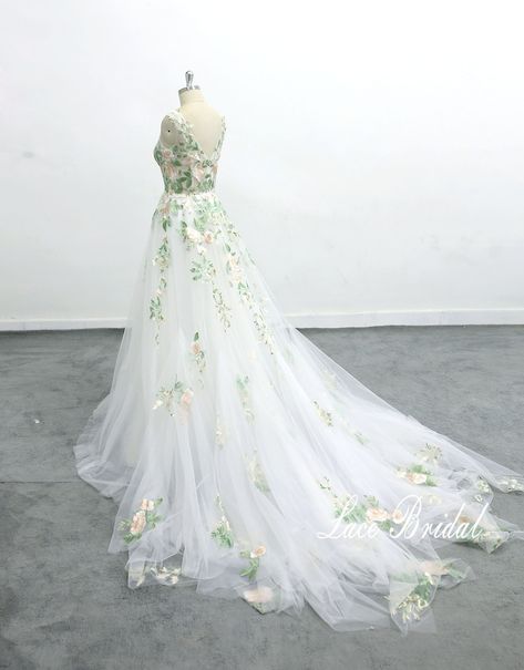 Green Wedding Dress Bride, Green And White Wedding Dress For Bride, Wood Fairy Wedding Dress, Wedding Dresses With Vines, Wedding Dresses With Emerald Green Accents, Wedding Dresses Light Green, White Wedding Dress Green Accents, Forestry Wedding Dress, Wedding Dresses With Green Detail