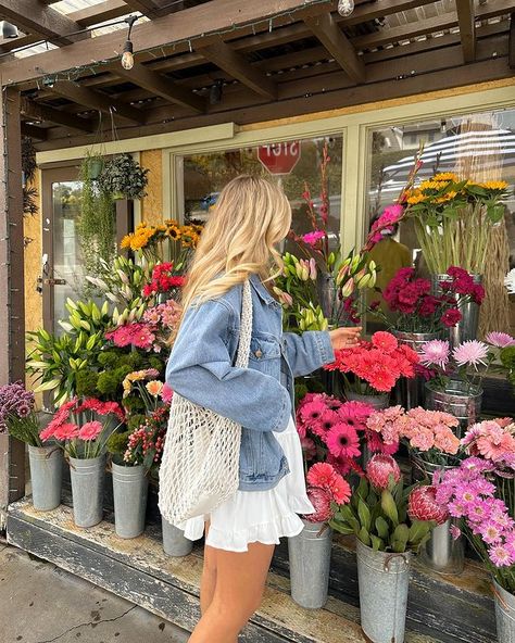 Fashion • Instagram Spring Photoshoot, Spring Inspo, Spring Pictures, Spring Girl, Photographie Inspo, Spring Mood, Spring Photos, Boyfriend Jean, Spring Aesthetic