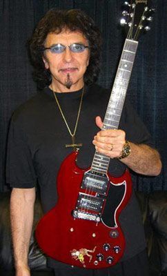 Famous Guitars Guitar Customization, Black Sabbath Iron Man, Custom Bass Guitar, Famous Guitarists, Tony Iommi, Rock History, Famous Guitars, Best Guitar Players, Rock Guitarist