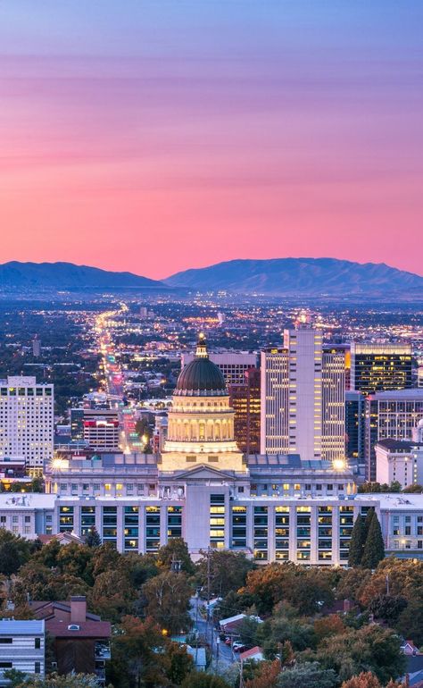 20 Things To Do In Salt Lake City. Do you love art? Animals? Music? Green spaces and parks? Sports? Shopping? Hiking? History? Whatever your interests are, Salt Lake City has something for you. It’s time you visit the hidden gem of the west and add Salt Lake City to your destination to visit list. #travel #saltlakecity #usa #thingstodo #city Nature, Salt Lake City Summer, Salt Lake City Utah Aesthetic, Utah City, Travelling Usa, Utah Lifestyle, Utah Salt Lake City, Beautiful Valley, Landscape Reference