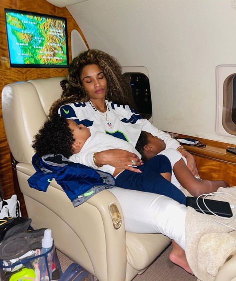 Ciara & Russell Wilson Fanpage on Instagram: “Safe in mom’s arms. #momlife 💙 - - - - - - - - - - - - - - #russellwilson #ciara #futurezahir #siennawilson #winwilson #love…” Rich Wealthy, Wealthy Lifestyle Luxury, Ciara And Russell Wilson, Ciara And Russell, Footballers Wives, Mom Aesthetic, Instagram Mom, Mommy Goals, Rich Family