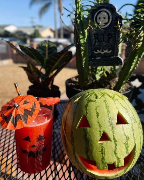 Summerween Drinks, Summerween Ideas Aesthetic, Halloween In July Party, Halloween In The Summer, Summerween Treats, Spooky Pool Party, Summer Goth Decor, Summerween Aesthetic Food, Slasher Summer Party