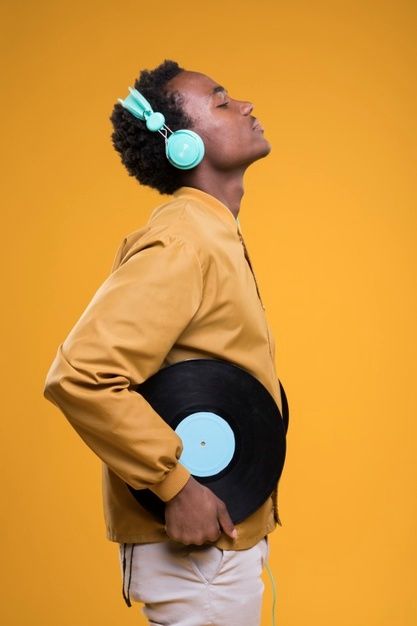 Headphone Photoshoot, Headphones Photoshoot, Dj Photoshoot Ideas, Dj Photoshoot, Music Photoshoot, Man Posing, Musician Photography, Dj Photos, Studio Portrait Photography