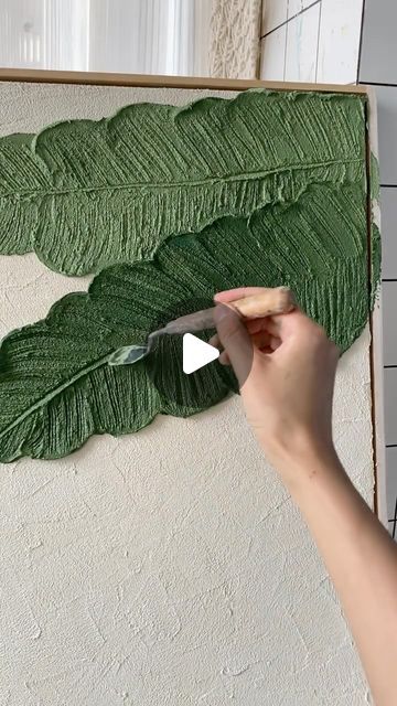 Canvas Diy Ideas Crafts, Diy Green Canvas Art, Make Your Own Painting Wall Art, Textured Leaves Painting, Texture Art Leaves, Textured Leaf Painting, Textured Art Green, Leaf Texture Art, Diy Plaster Art Canvas Set Of 3