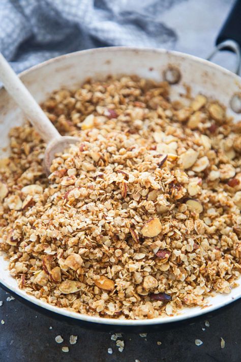 This 5-Ingredient, 5-Minute Skillet Granola Is a Breakfast Win — Delicious Links Stovetop Granola, Roasted Oats, Honey Roasted Almonds, Easy Granola, Favorite Breakfast Recipes, Quick Dishes, Granola Breakfast, For Keeps, Cereal Bars