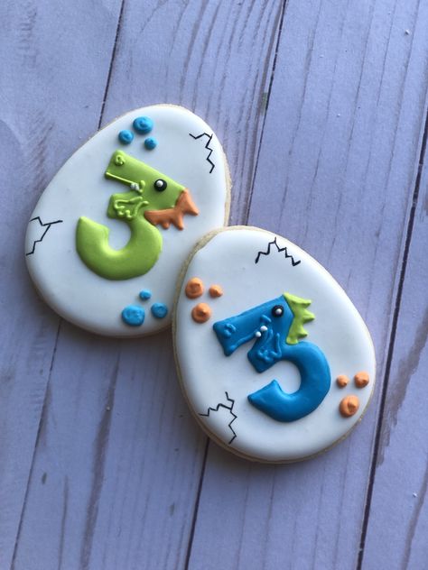 *This listing is for one dozen (12) Dinosaur theme sugar cookies. Designs will be random cookies unless you specify what design would you like to receive !!! Description: Hand rolled, hand cut and hand decorated sugar cookies. You will love these delicious sugar cookies decorated with royal icing and edible images. This can be customized to your event, please specify during checkout or contact me to create your own custom order. *Each cookie will be bagged in a clear cellophane bag My cookies ar