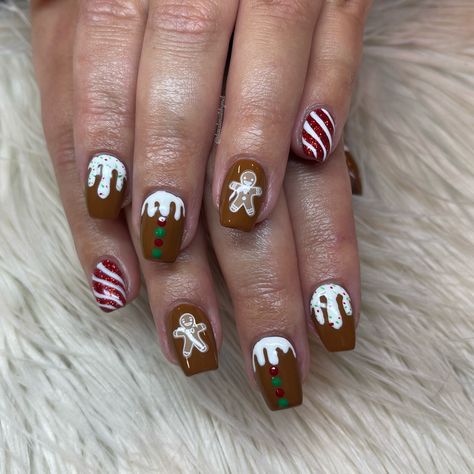 Super cute gingerbread man cookie nails with candy cane stripes. Perfect for fun Christmas nails Candy Cane Biscuits, Gingerbread Cookies Nails, Christmas Cookie Nails, Gingerbread Christmas Nails, Cookie Nails, Fun Christmas Nails, Gingerbread Nails, Cute Gingerbread Man, Candy Cane Cookies