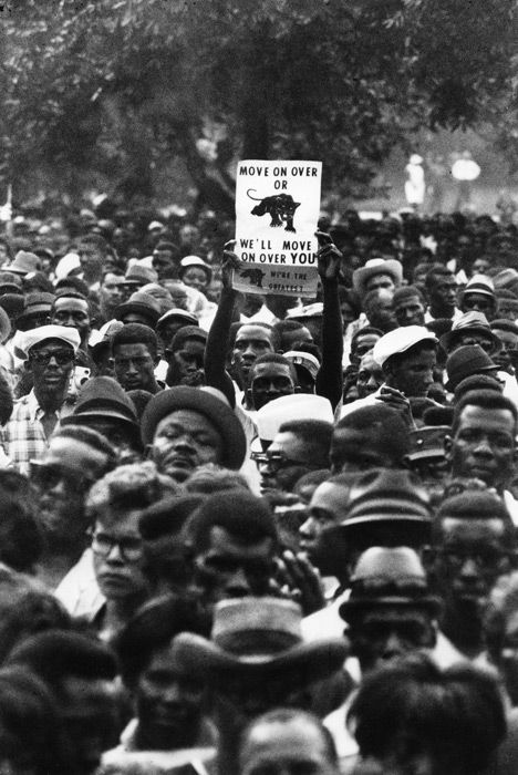 A man holds up a sign for the Black panther party. Photo by Flip Schulke Black Panthers Movement, Jamel Shabazz, The Black Panther Party, Black Power Movement, Black Power Art, Black Lives Matter Art, Black Empowerment, The Black Panther, Black Panther Party