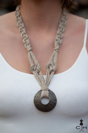 News - Clotheshorse Magazine Macrame Jewelry Patterns, Collar Macrame, Macrame Colar, Pinterest Jewelry, Diy Collier, Hemp Necklace, Hemp Jewelry, Micro Macramé, Macrame Necklace