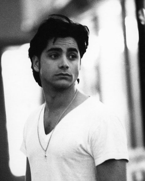 Jesse Fuller House, Jessy From Full House, Uncle Jesse Haircut, Jessie From Full House, John Stamis, John Stamos 90s Uncle Jesse, John Stamos 90s, Uncle Jesse Full House, Jesse Full House