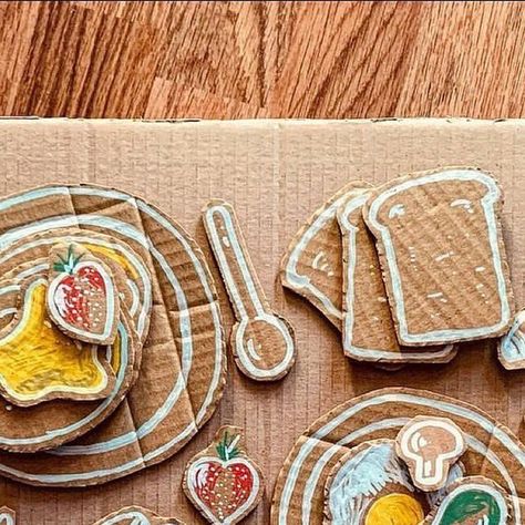 Cardboard Food Crafts, Kitchen Activities For Toddlers, Cardboard Food Diy, Cardboard Kitchen Diy For Kids, Cardboard Kitchen, Cardboard Food, Diy Kids Kitchen, Play Kitchen Food, Diy Paper Bag